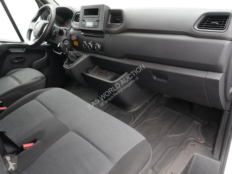 Véhicule utilitaire Renault 145PK