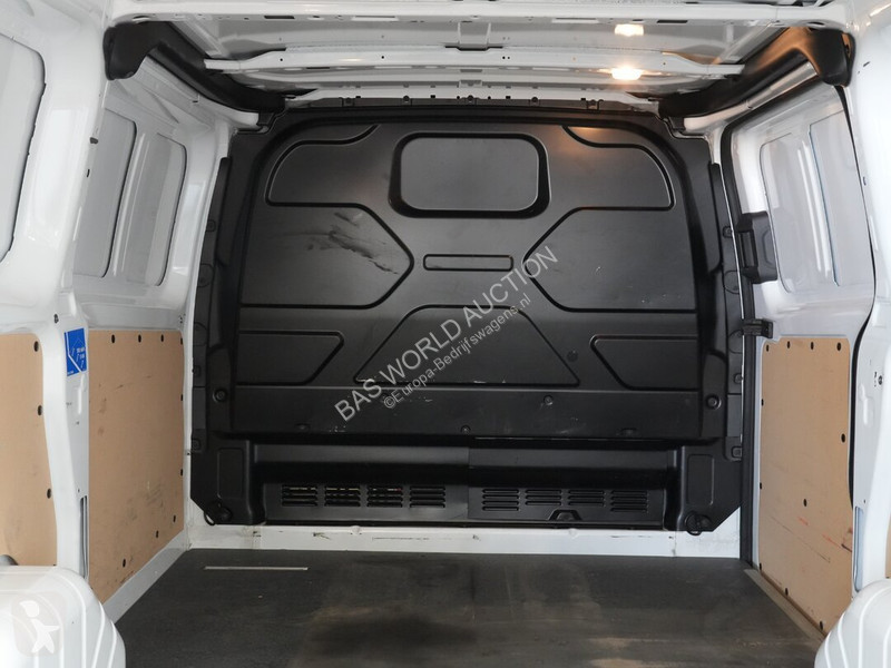 Véhicule utilitaire Ford 130PK