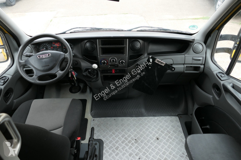 Véhicule utilitaire Iveco Daily 35 S11 C30C...