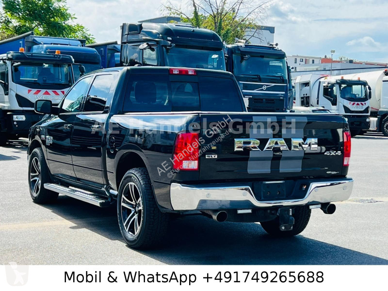 Лекотоварен автомобил Dodge RAM 1500 Classic...