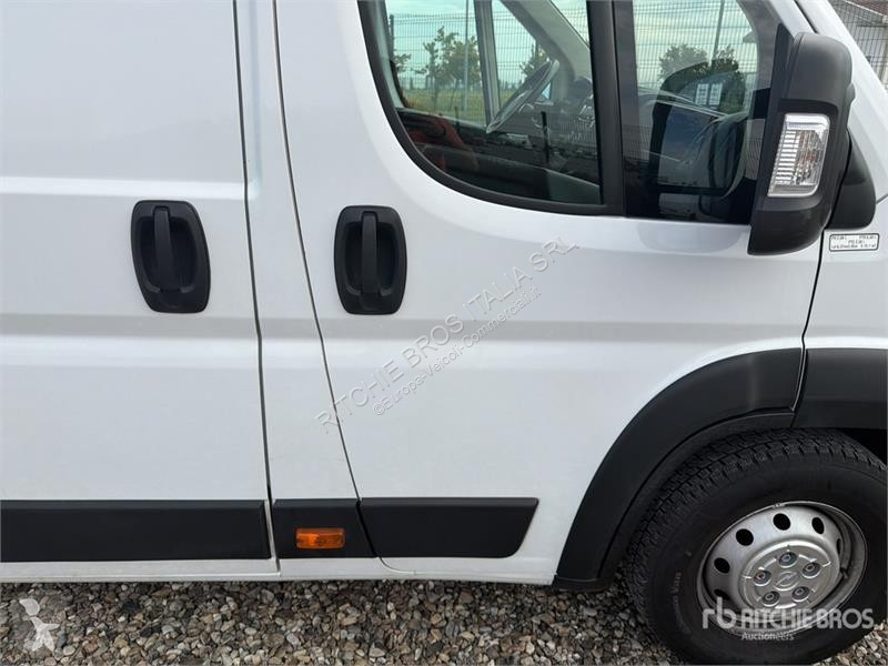 Véhicule utilitaire Opel 2.2