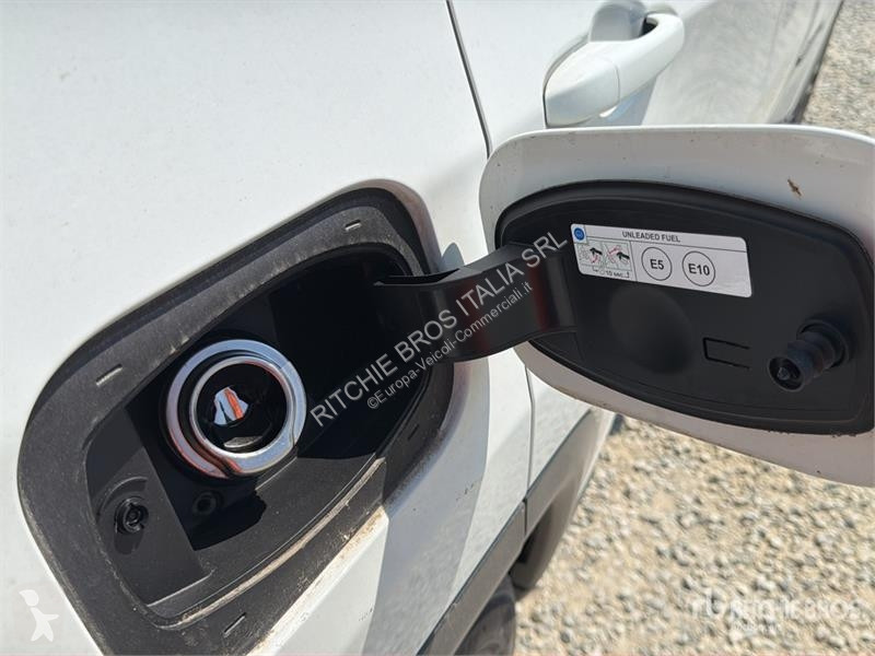 Лекотоварен автомобил Jeep 1.3