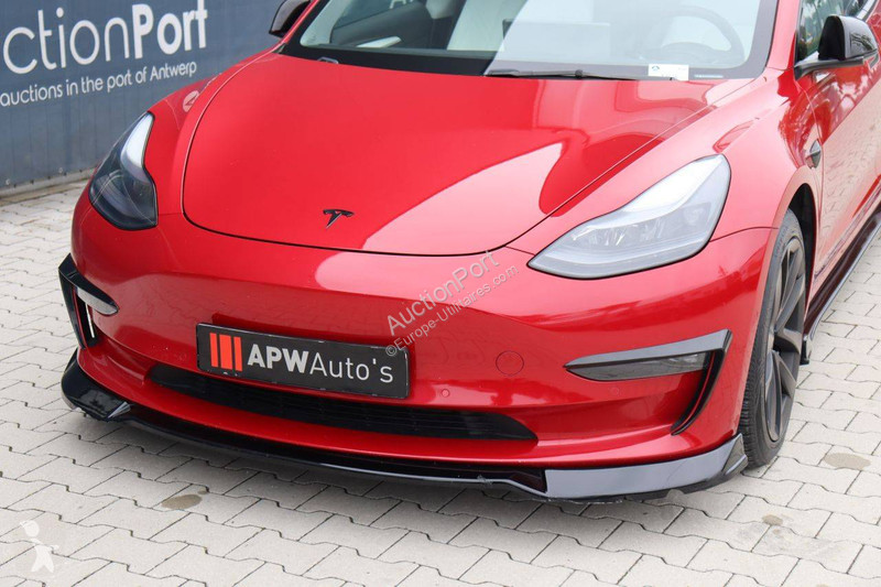 Комерційні автомобілі Tesla