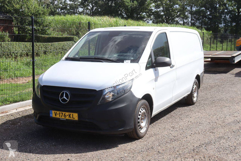Комерційні автомобілі Mercedes 777CDI