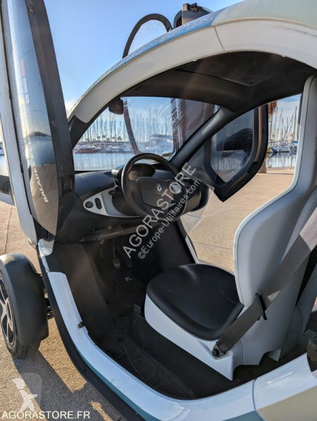 Комерційні автомобілі Renault TWIZY