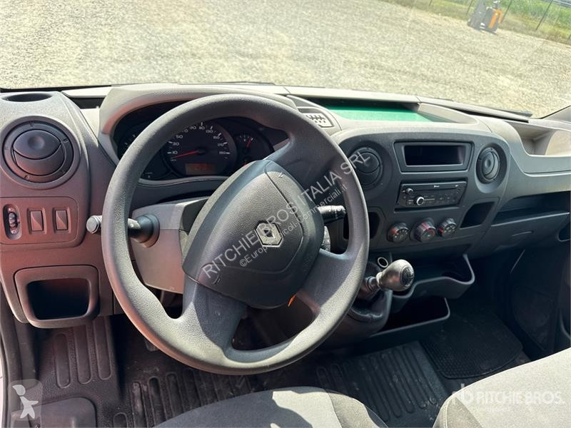 Комерційні автомобілі Renault 125DCI Cargo Van