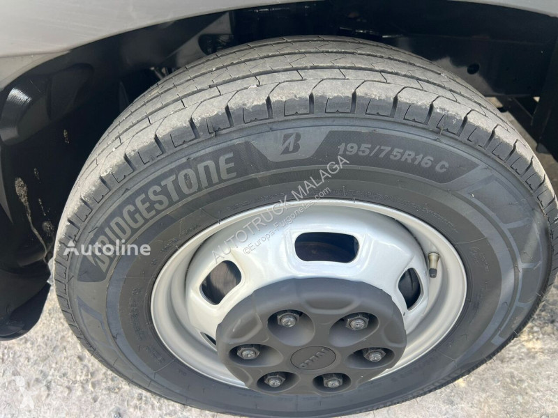 Furgoneta Iveco 35C14 PAQUETERO RAMPA RETRACTIL