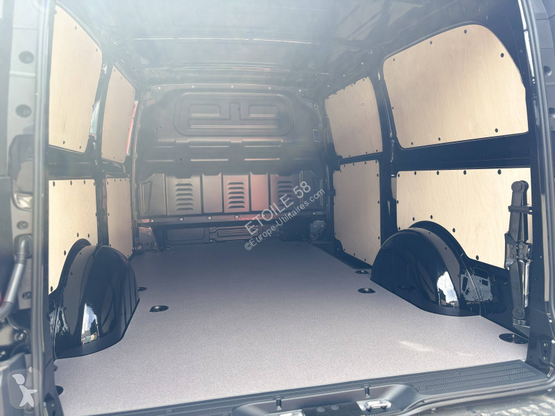 Комерційні автомобілі Mercedes VITO FOURGON 119...