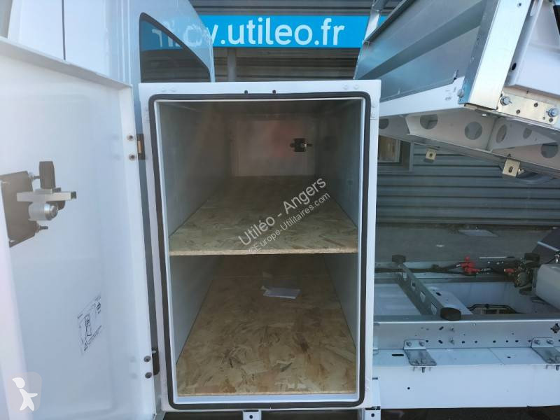 Véhicule utilitaire Nissan