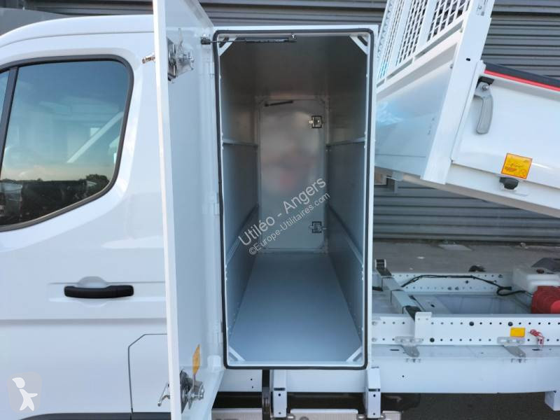 Véhicule utilitaire Nissan