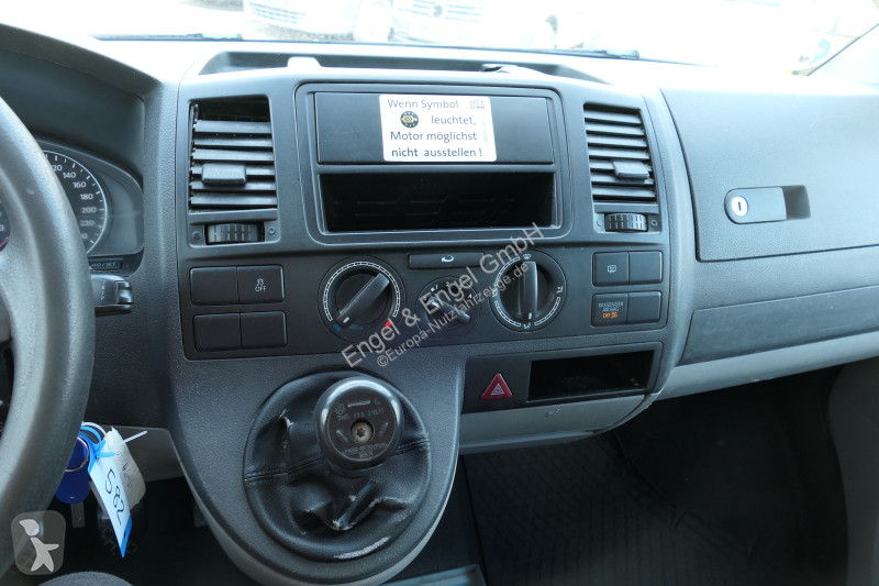 Лекотоварен автомобил Volkswagen T5 Transporter...