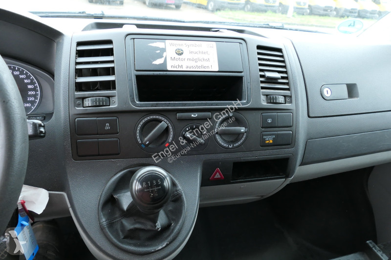 Лекотоварен автомобил Volkswagen T5 Transporter...