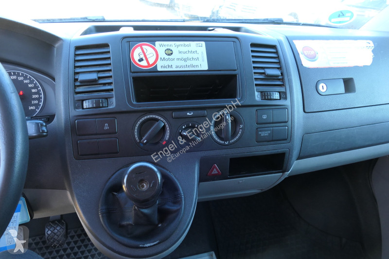 Лекотоварен автомобил Volkswagen T5 Transporter...