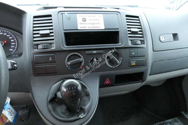 Лекотоварен автомобил Volkswagen T5 Transporter...