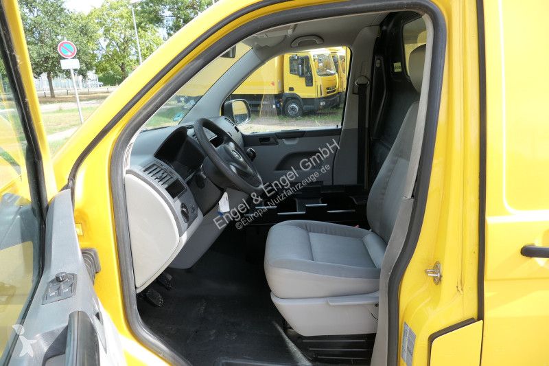 Лекотоварен автомобил Volkswagen T5 Transporter...