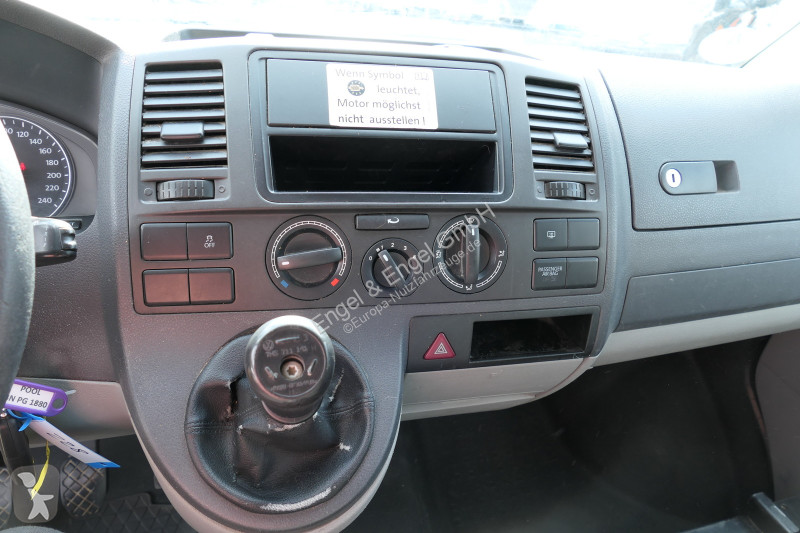 Лекотоварен автомобил Volkswagen T5 Transporter...