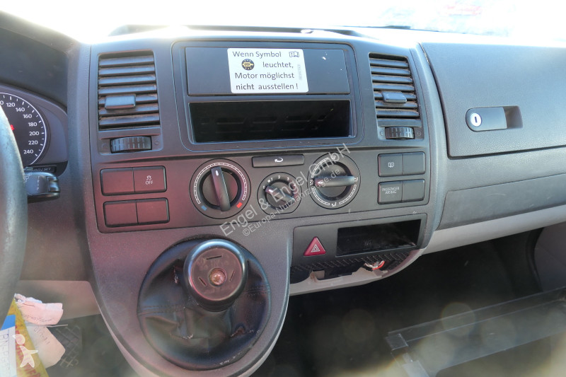 Лекотоварен автомобил Volkswagen T5 Transporter...