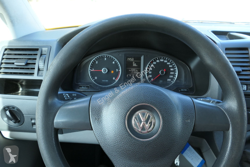 Лекотоварен автомобил Volkswagen T5 Transporter...
