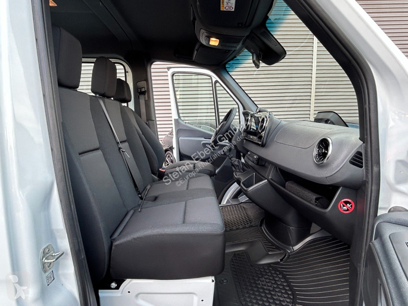 Лекотоварен автомобил Mercedes 317 CDI 4325...