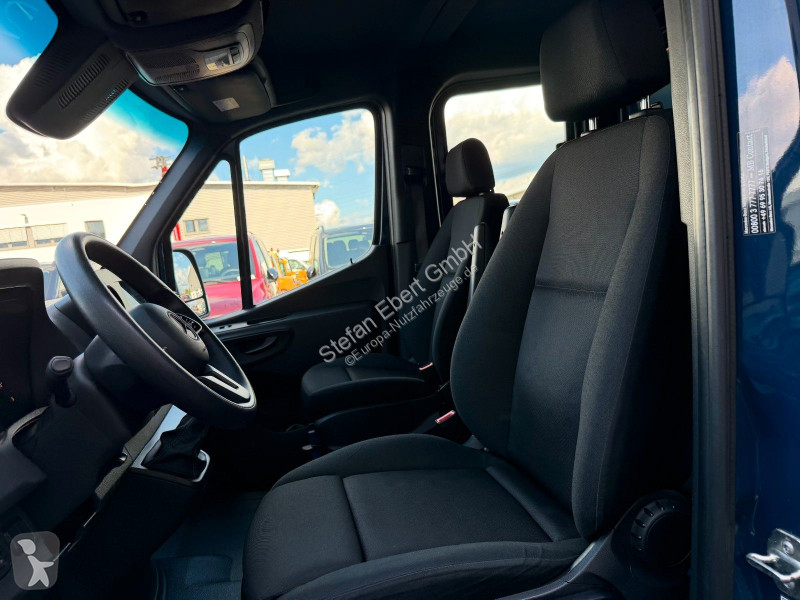 Лекотоварен автомобил Mercedes 215 CDI DoKa...