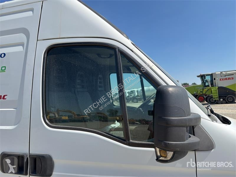Furgoneta Iveco 35C15 Cargo Van