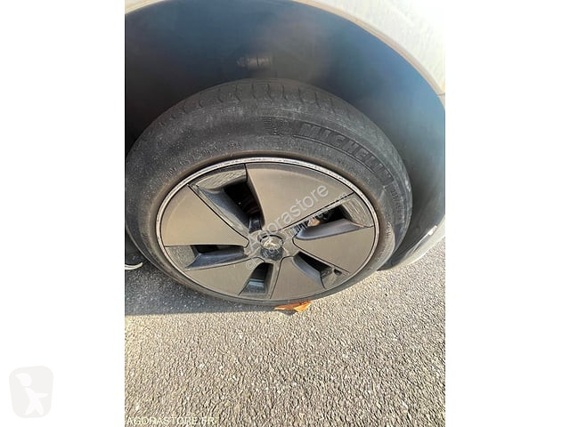 Коммерческий автомобиль