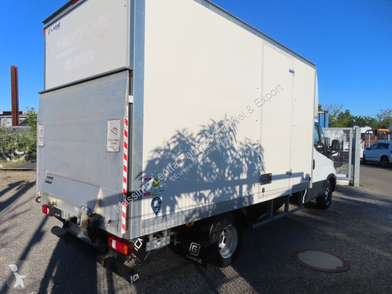 Furgoneta Iveco 35C16 3,0  Seitl Tür FZ.102