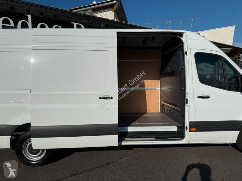 Коммерческий автомобиль Mercedes 317 CDI 9G...
