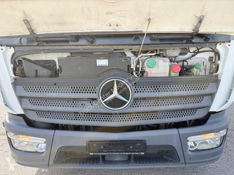 Véhicule utilitaire Mercedes 818L Carrier...