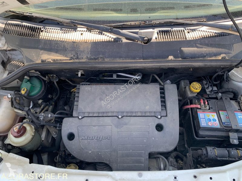 Véhicule utilitaire Fiat DOBLO