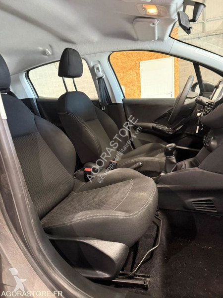 Veículo utilitário Peugeot 208