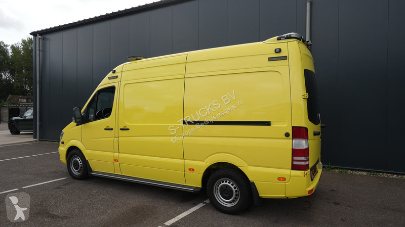 Véhicule utilitaire Mercedes ambulance 319CDI
