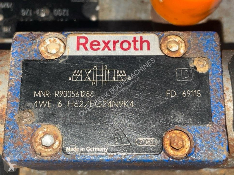 Véhicule utilitaire Komatsu WA200-Rexroth...
