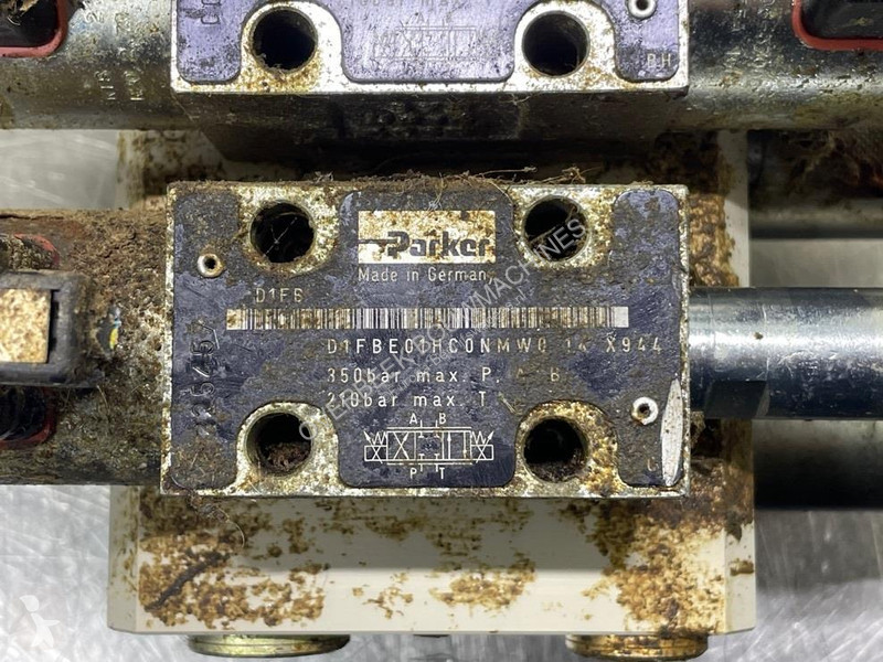 Véhicule utilitaire Parker D1FBE01HC0NMW011X944...