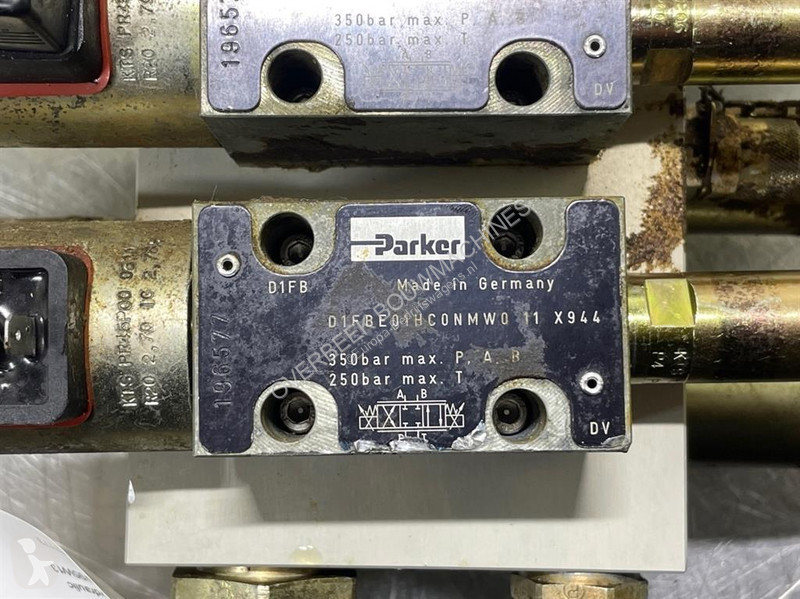 Véhicule utilitaire Parker D1FBE01HC0NMW011X944...