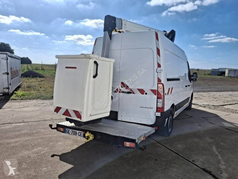 Véhicule utilitaire Renault 2.3 DCI 145