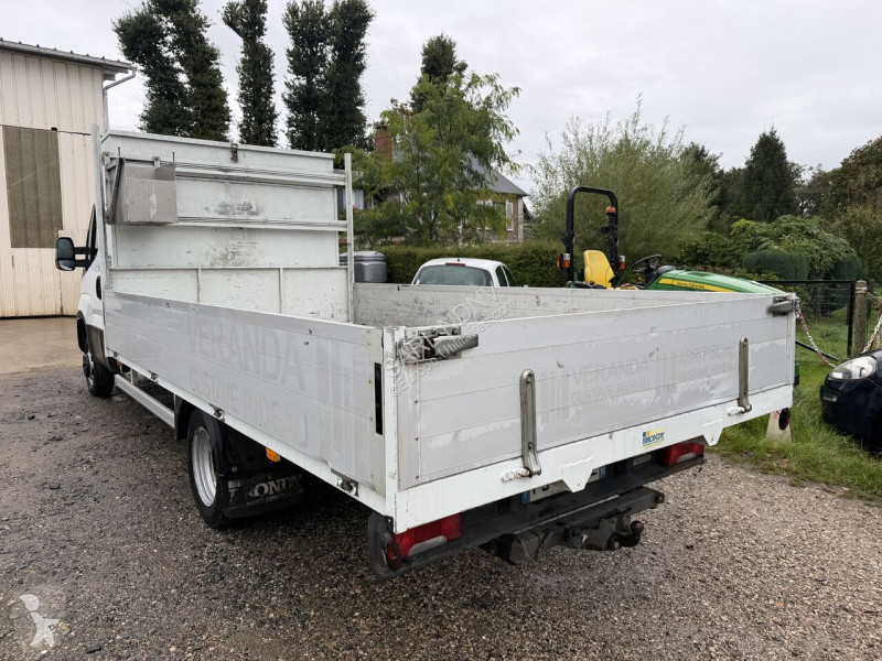 Véhicule utilitaire Iveco 35c18