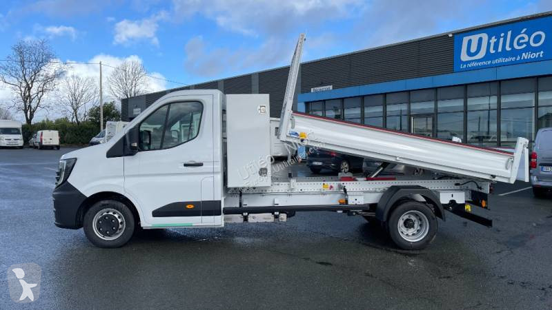 Véhicule utilitaire Nissan
