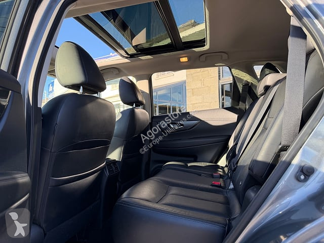 Nissan X-TRAIL van