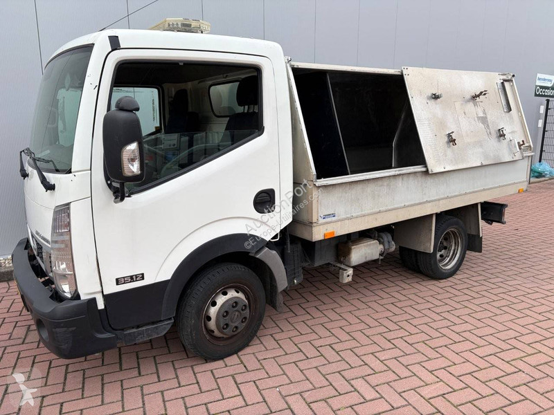 Nissan  NT400- 35.12 2.5 dCi 250 van