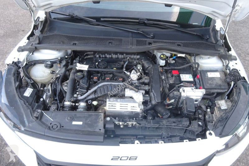 Коммерческий автомобиль Peugeot 1,2 HYBRID 100 BVA