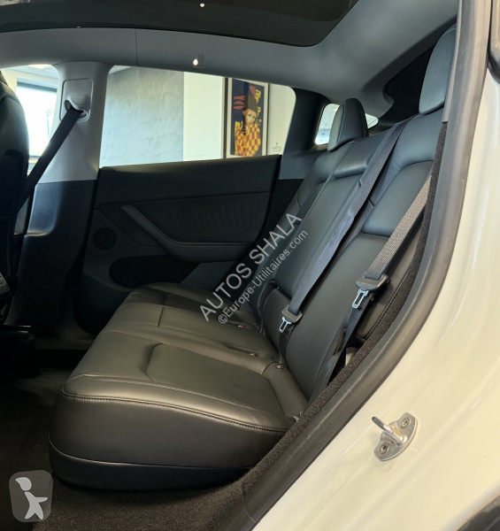 Véhicule utilitaire Tesla MODEL Y / A PARTIR DE...