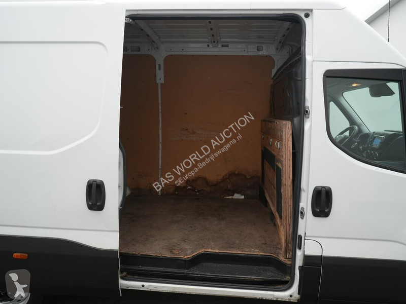 Autoutilitară Iveco 35S18