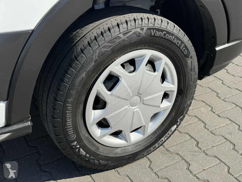 Samochód dostawczy Ford
