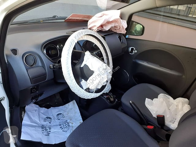 عربة نفعية Peugeot ION