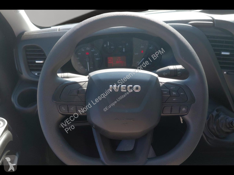 عربة نفعية Iveco CCb 35C16H empattement 4100...