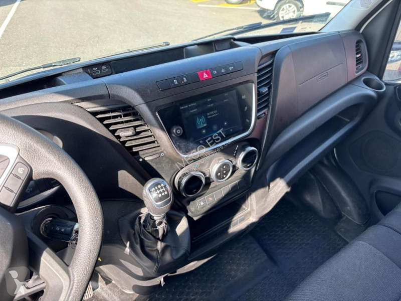 Véhicule utilitaire Iveco CCb Moteur 3 litres...