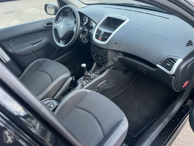 Autoutilitară Peugeot 1.1 i 60ch 4cv 5Portes...