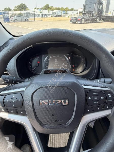 Véhicule utilitaire Isuzu 2.2L SPACE B-STRONG