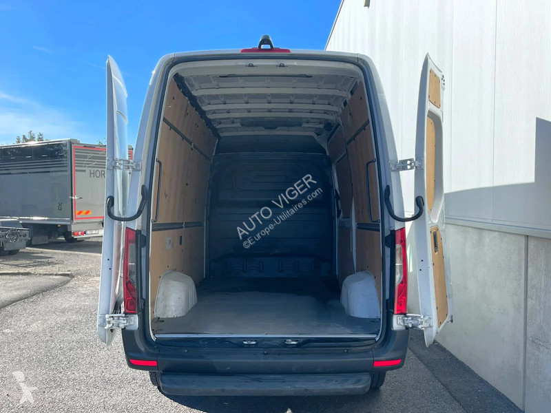 Véhicule utilitaire Mercedes 317...
